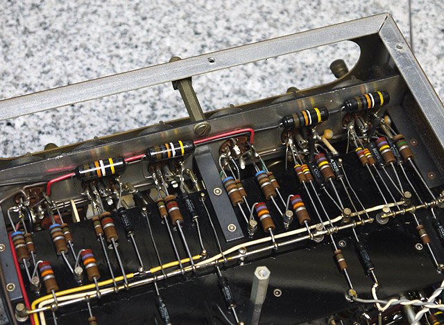 047 バンブルビーコンデンサ