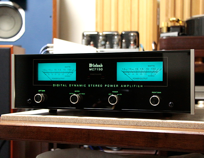 コンパクトでもカッコイイ！McIntosh MC7150 パワーアンプ